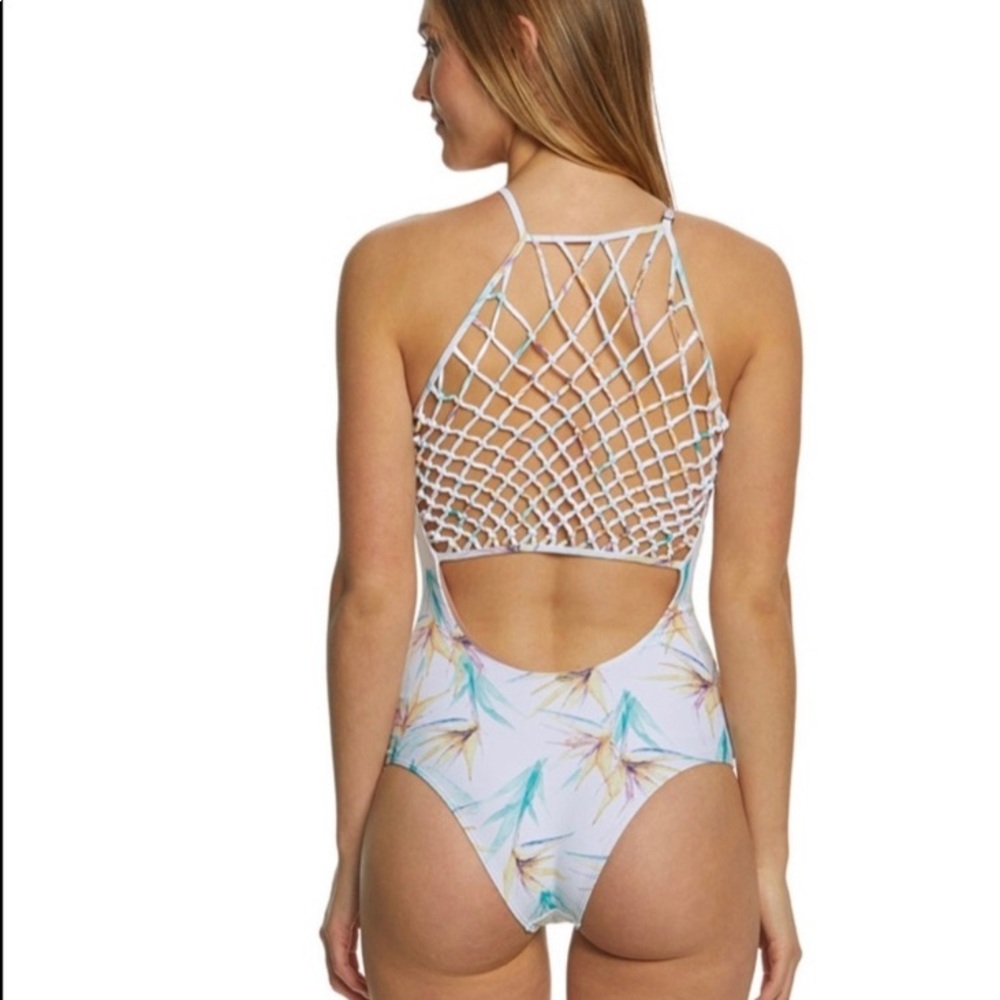 HOST PICK 🎉🎉O’Neill High-Neck Swimsuit 👙🩱